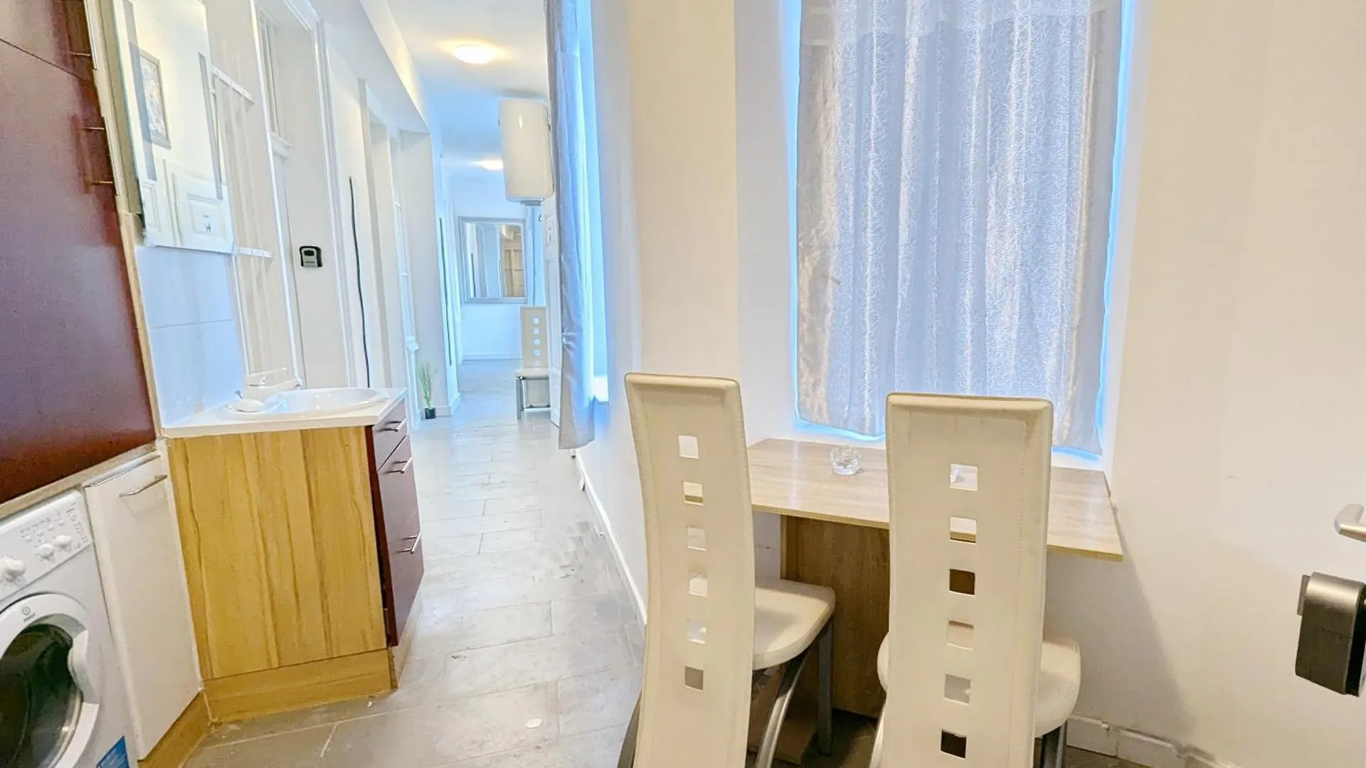 Cozy Rooms In Lugner City Area Vienna 0*,