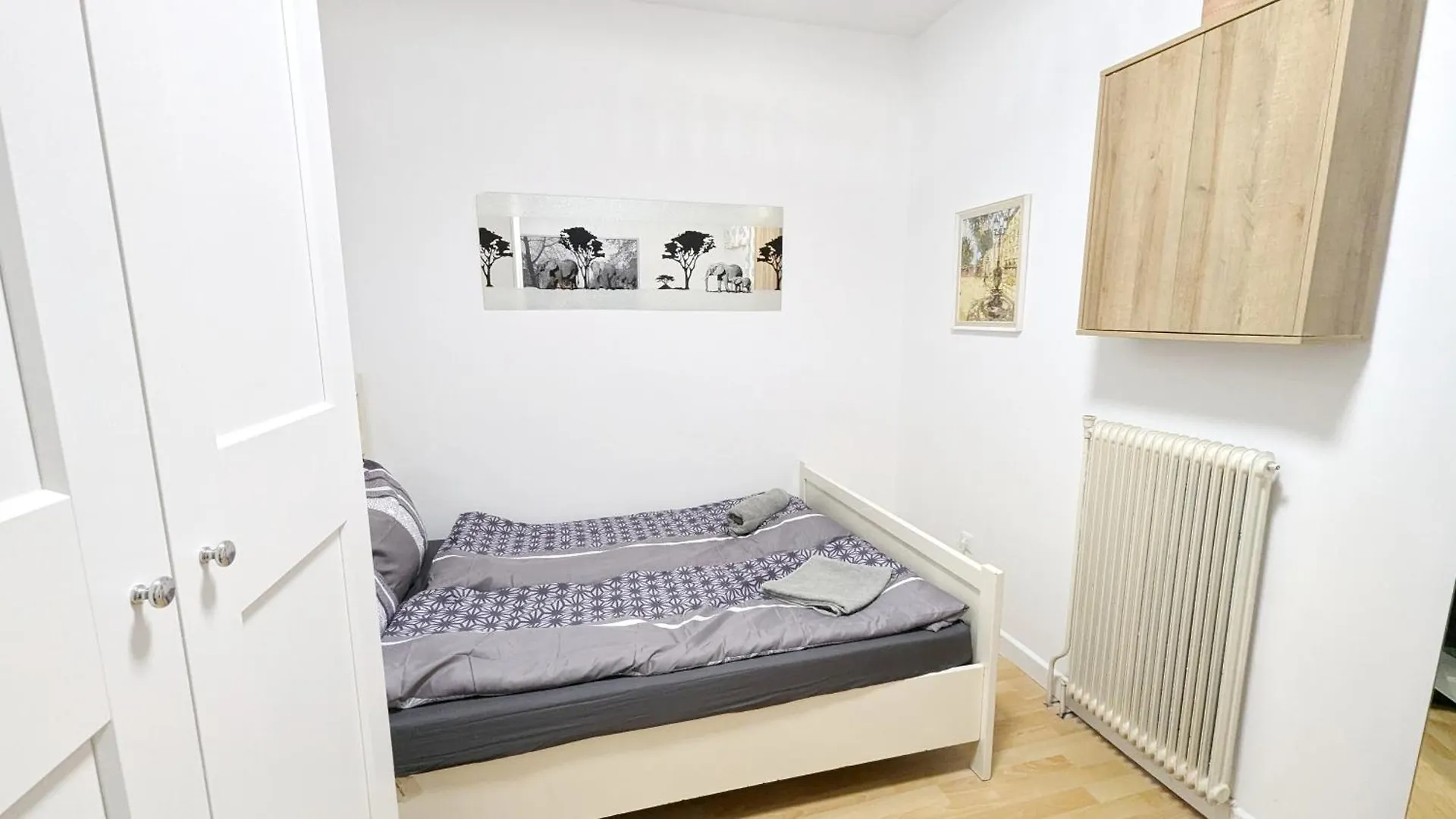 Cozy Rooms In Lugner City Area Vienna Austria