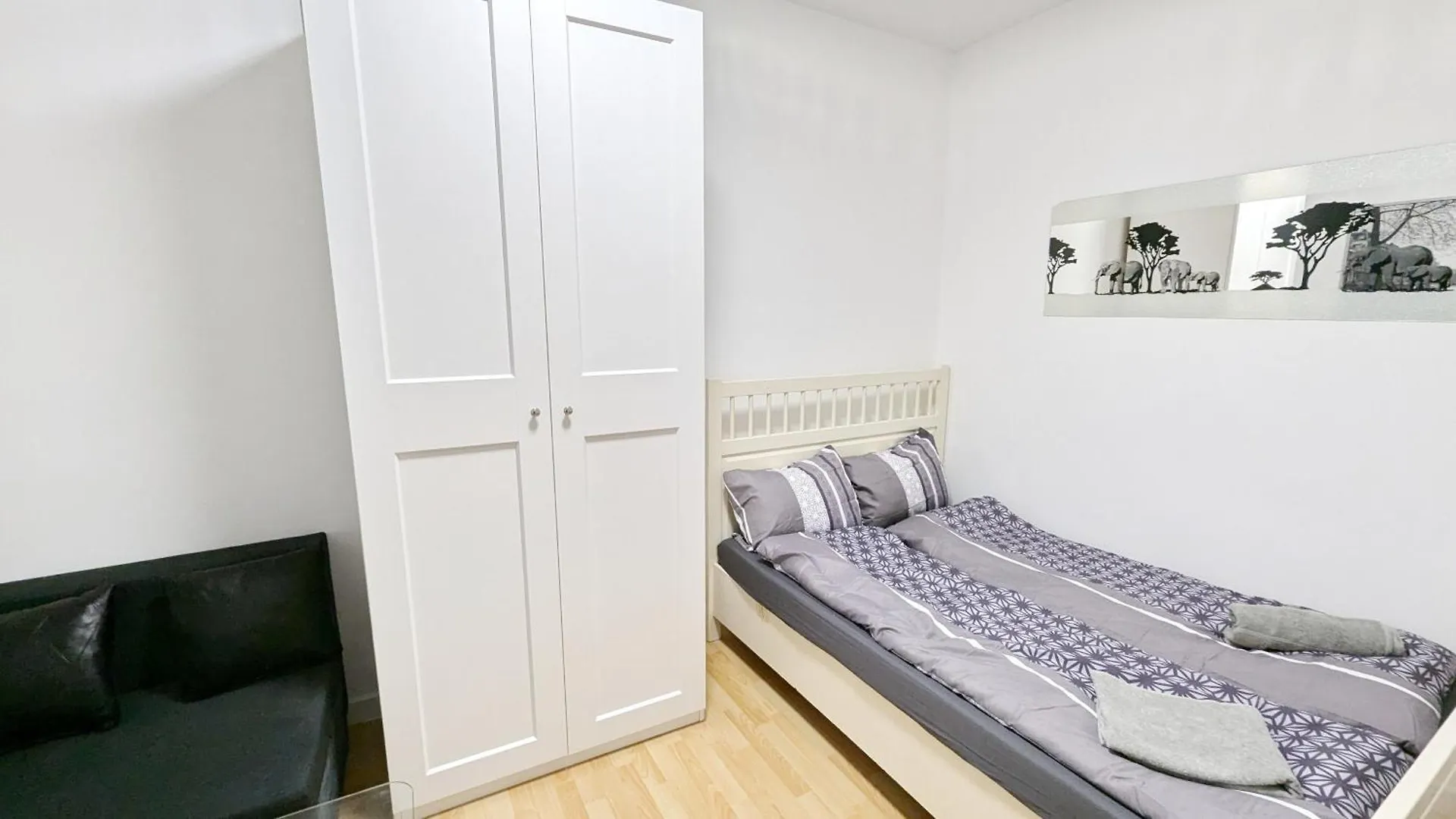 Cozy Rooms In Lugner City Area Vienna Austria