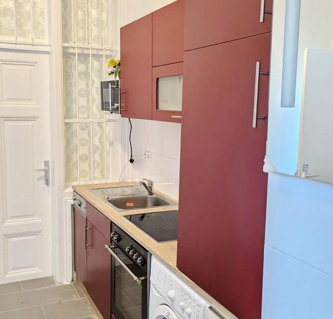 וינה Cozy Rooms In Lugner City Area 0*,